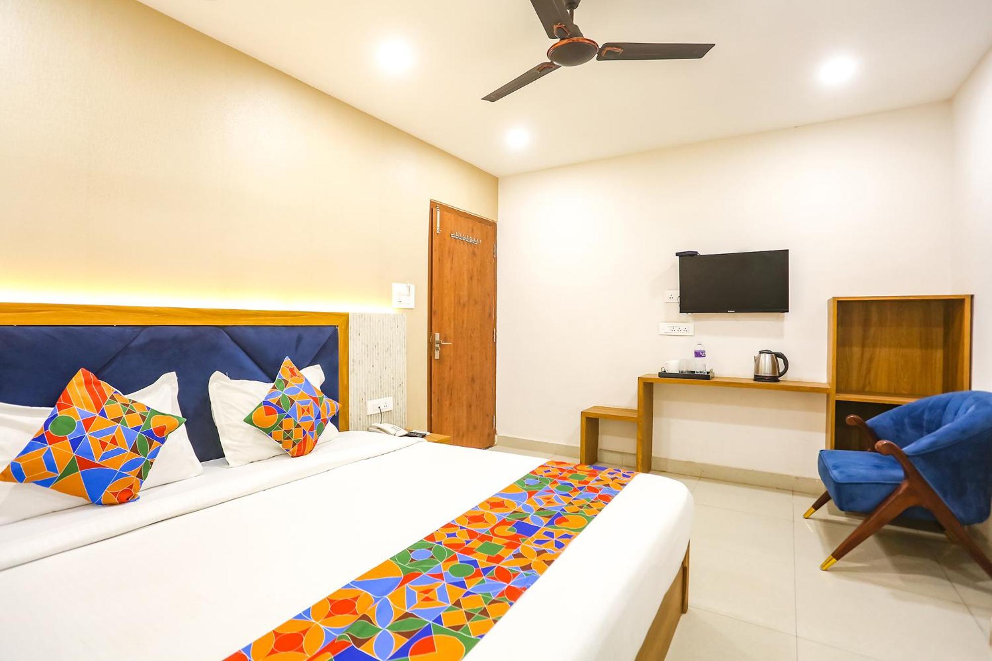 Fabhotel Hari Kunj 900 M From Kashi Vishwanath Temple Varanasi Exterior photo