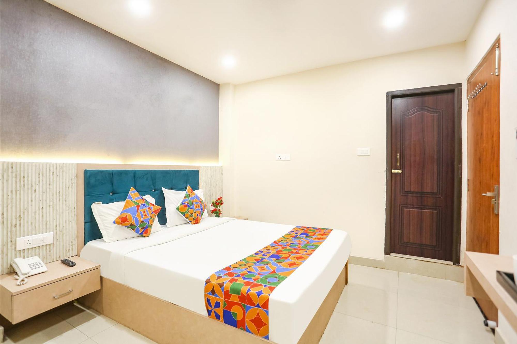 Fabhotel Hari Kunj 900 M From Kashi Vishwanath Temple Varanasi Exterior photo